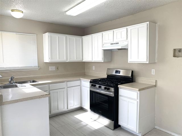 2002 Greencourt Drive, Missouri City, TX 77489