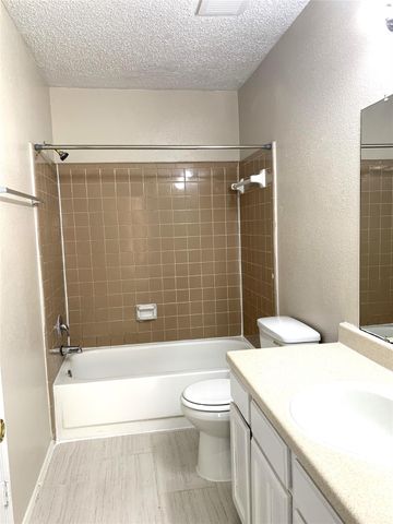 2002 Greencourt Drive, Missouri City, TX 77489