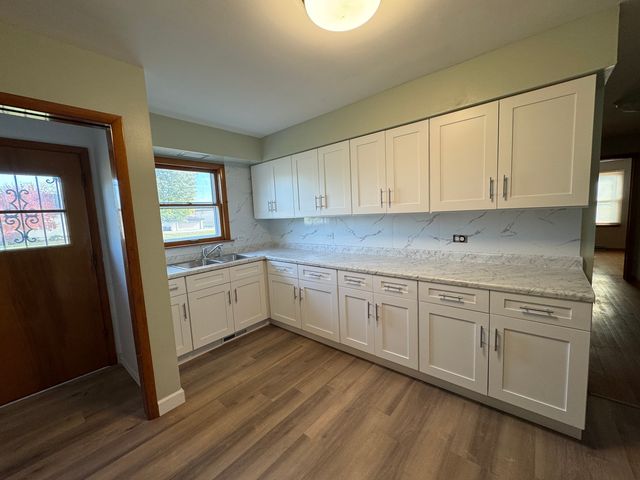 2621 Ridge Road, Lansing, IL 60438