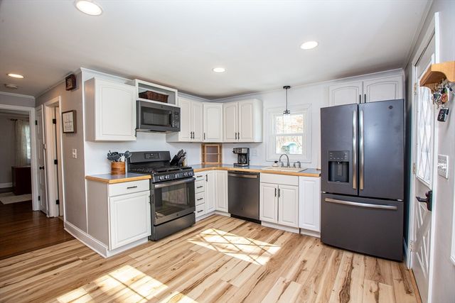 128 Tremont St, Mansfield, MA 02048