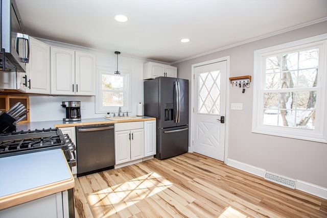 128 Tremont St, Mansfield, MA 02048