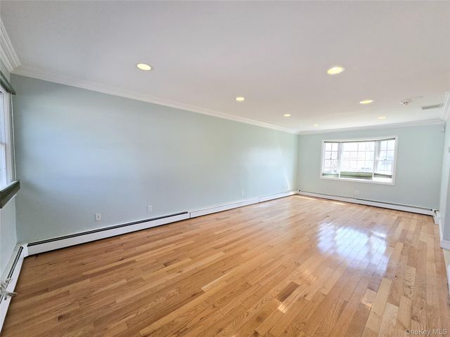 34 Arch Lane, Hicksville, NY 11801