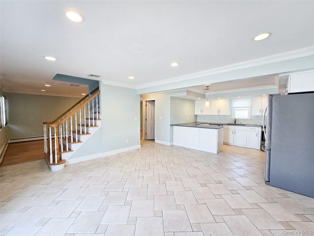 34 Arch Lane, Hicksville, NY 11801