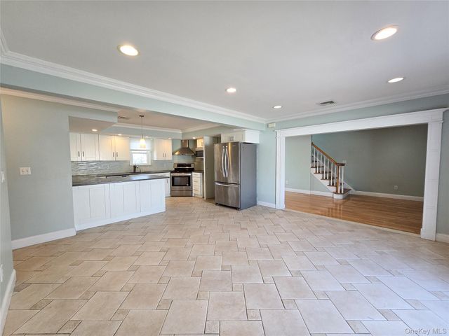 34 Arch Lane, Hicksville, NY 11801