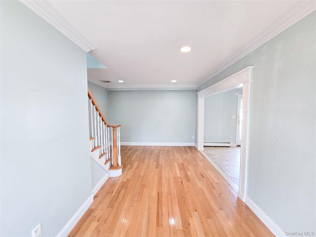 34 Arch Lane, Hicksville, NY 11801