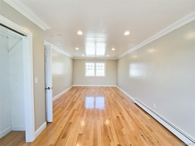 34 Arch Lane, Hicksville, NY 11801