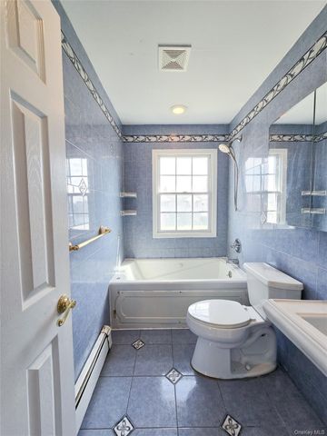 34 Arch Lane, Hicksville, NY 11801