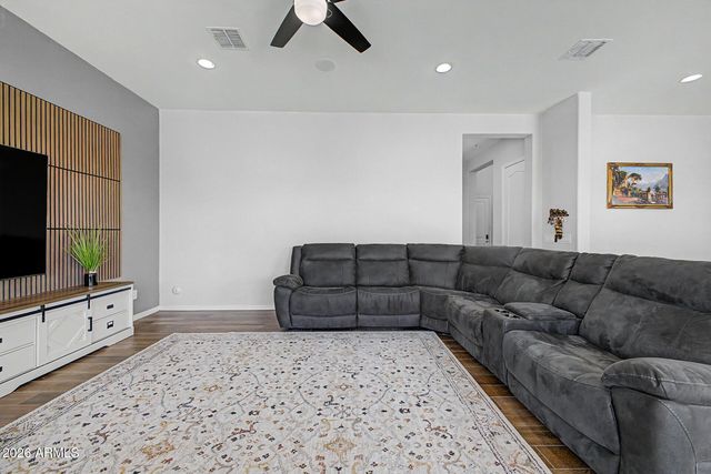8730 W VISTA Avenue, Glendale, AZ 85305