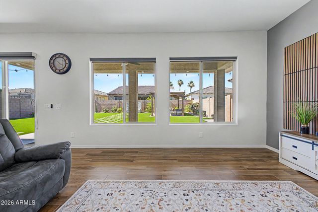 8730 W VISTA Avenue, Glendale, AZ 85305