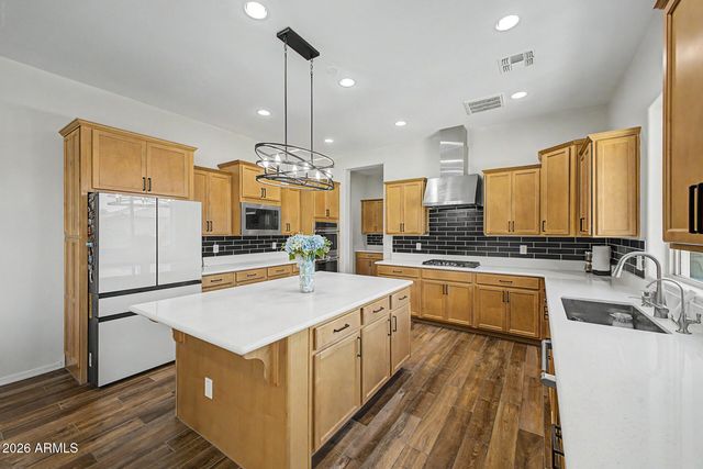 8730 W VISTA Avenue, Glendale, AZ 85305