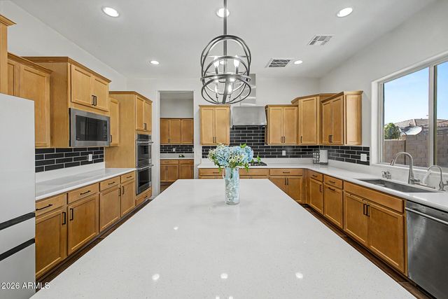 8730 W VISTA Avenue, Glendale, AZ 85305