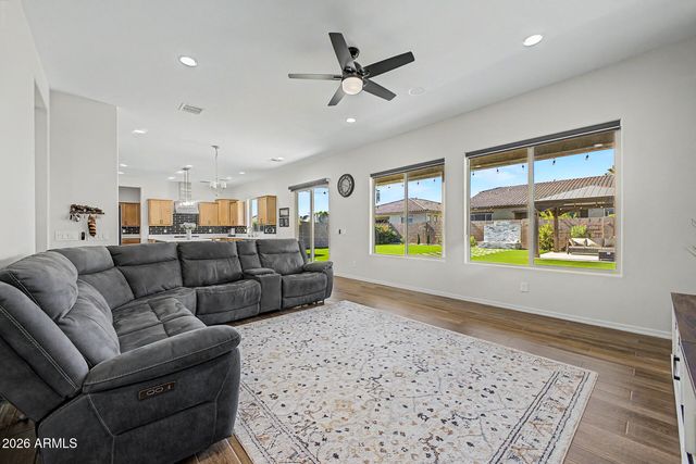 8730 W VISTA Avenue, Glendale, AZ 85305