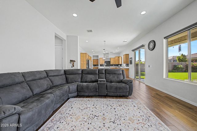 8730 W VISTA Avenue, Glendale, AZ 85305