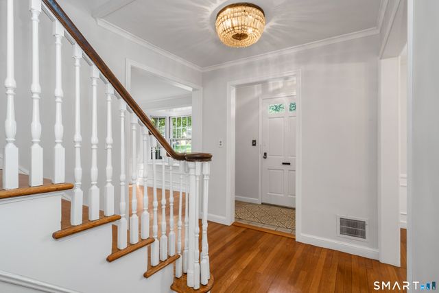 20 Staples Place, West Hartford, CT 06107