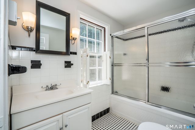 20 Staples Place, West Hartford, CT 06107