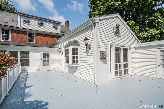 20 Staples Place, West Hartford, CT 06107