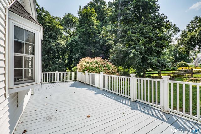 20 Staples Place, West Hartford, CT 06107