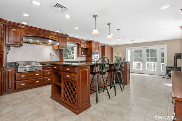 20 Staples Place, West Hartford, CT 06107