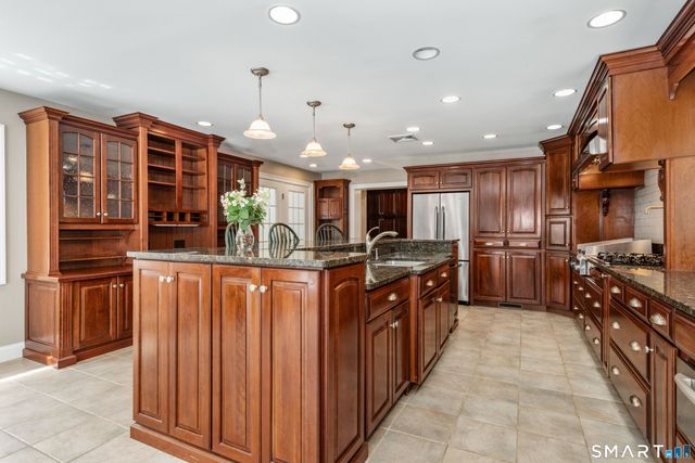 20 Staples Place, West Hartford, CT 06107