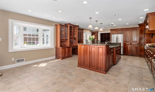20 Staples Place, West Hartford, CT 06107