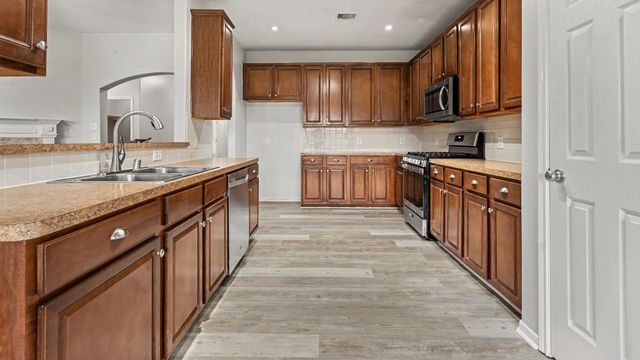 8410 Piping Rock, Baytown, TX 77523