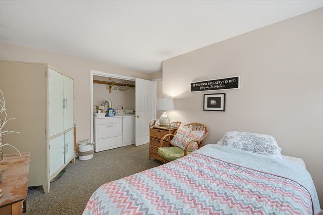 15 Hyde Ave, Chicopee, MA 01020