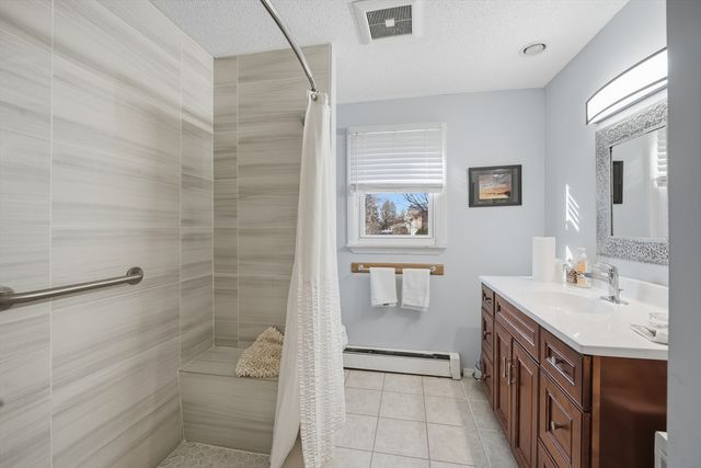 15 Hyde Ave, Chicopee, MA 01020