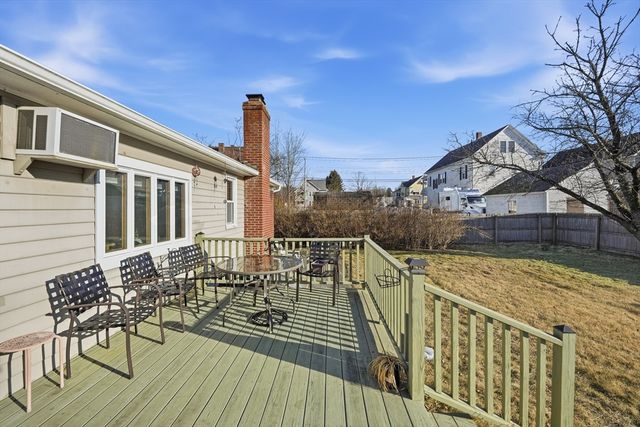 15 Hyde Ave, Chicopee, MA 01020