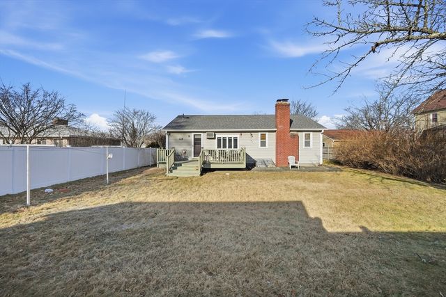 15 Hyde Ave, Chicopee, MA 01020