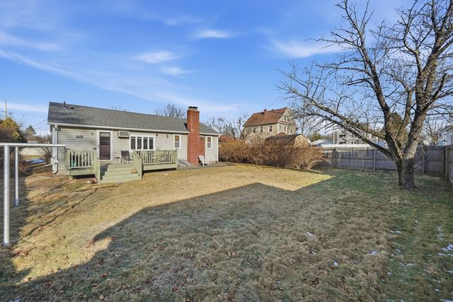 15 Hyde Ave, Chicopee, MA 01020