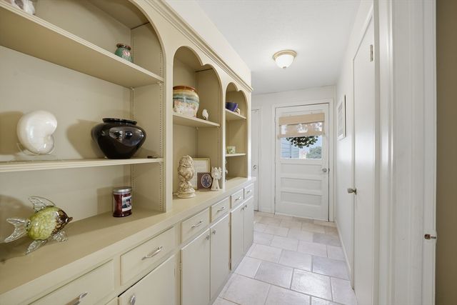 15 Hyde Ave, Chicopee, MA 01020