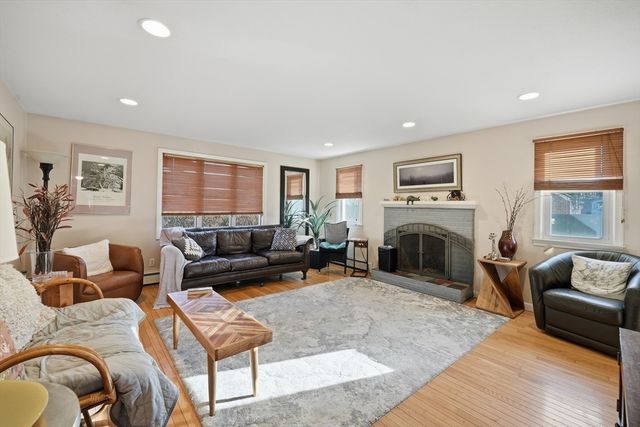 15 Hyde Ave, Chicopee, MA 01020