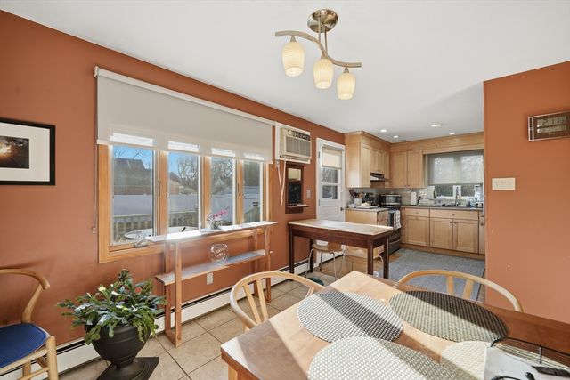 15 Hyde Ave, Chicopee, MA 01020