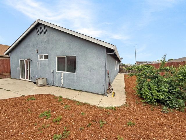 2196 Roberta Ave, Marysville, CA 95901