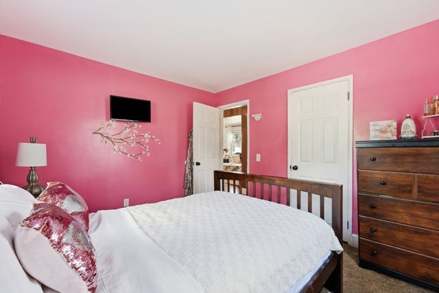 68 Alhambra Cir N, Agawam, MA 01001