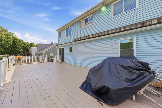 68 Alhambra Cir N, Agawam, MA 01001