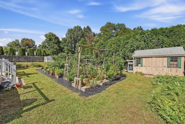 68 Alhambra Cir N, Agawam, MA 01001