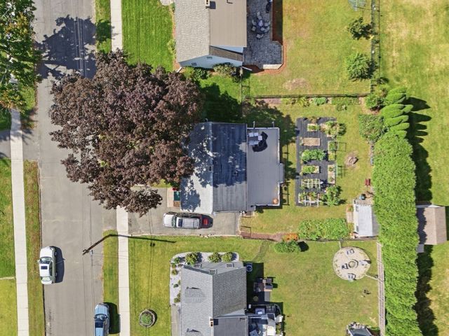 68 Alhambra Cir N, Agawam, MA 01001