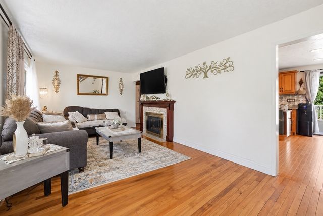 68 Alhambra Cir N, Agawam, MA 01001