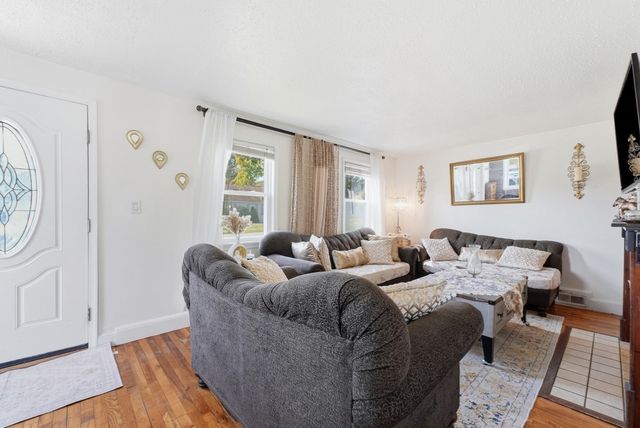 68 Alhambra Cir N, Agawam, MA 01001