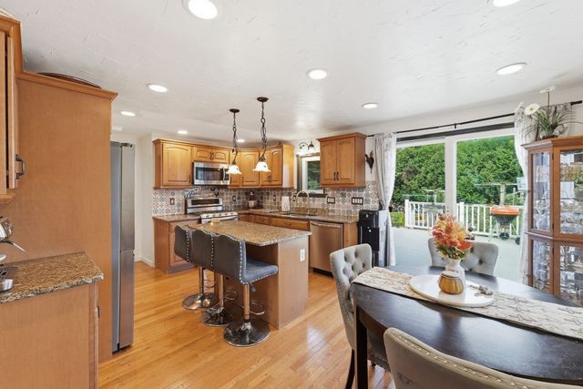 68 Alhambra Cir N, Agawam, MA 01001