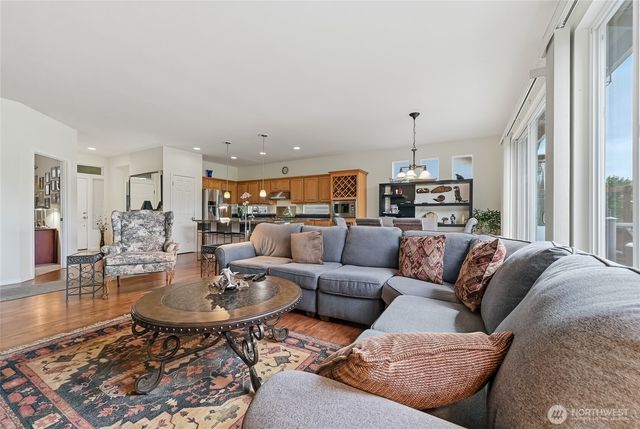 23041 NE 127th Way, Redmond, WA 98053