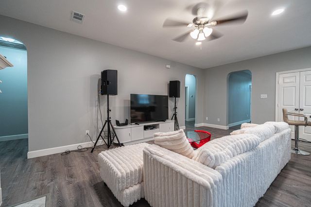 3143 W Hampton Drive, Houston, TX 77082
