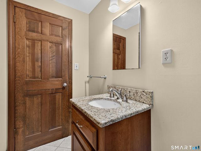 11 Kitteridge Hill Road, Old Saybrook, CT 06475