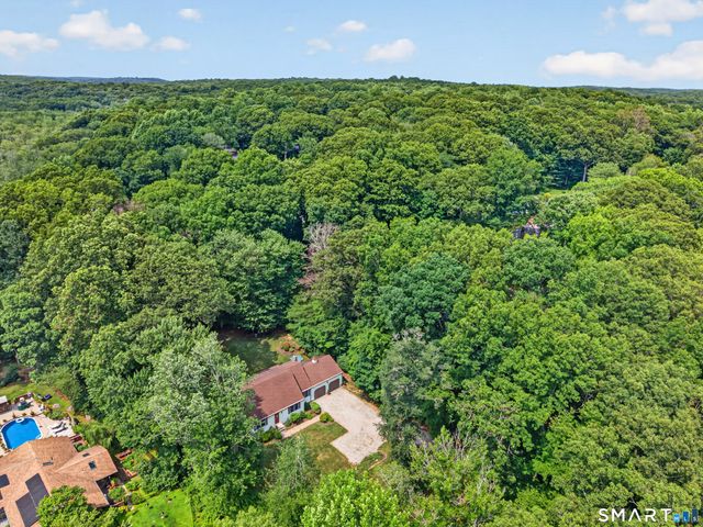 11 Kitteridge Hill Road, Old Saybrook, CT 06475