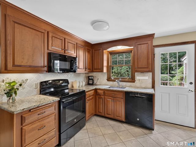 11 Kitteridge Hill Road, Old Saybrook, CT 06475