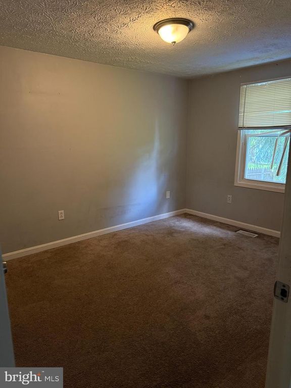 Image 3 of property listing at 506 POSTOAK RD, Frederick, MD 21703