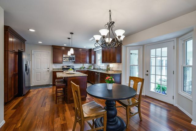 934 Lewis Place, Geneva, IL 60134