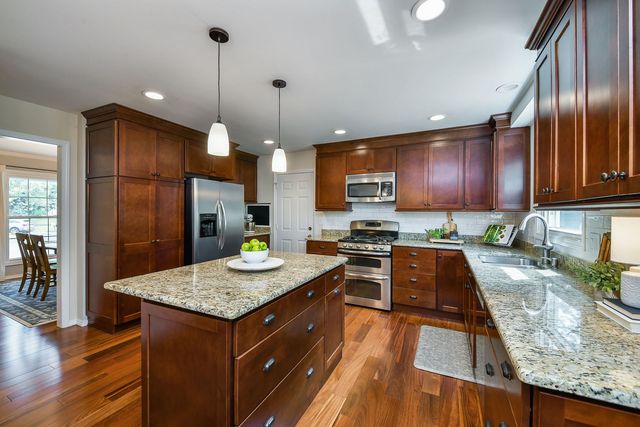 934 Lewis Place, Geneva, IL 60134