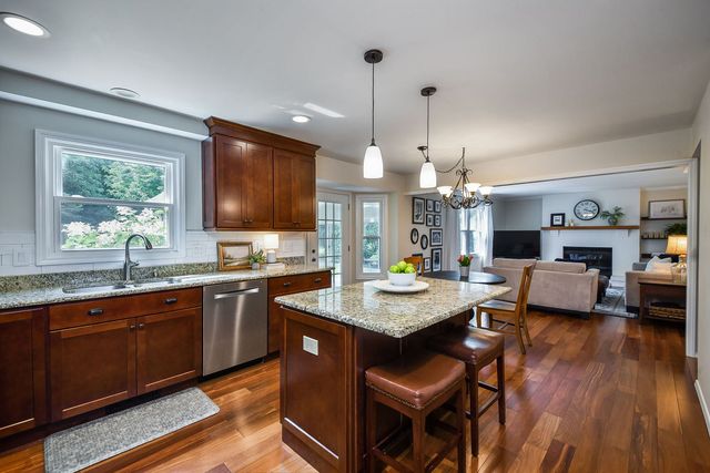 934 Lewis Place, Geneva, IL 60134